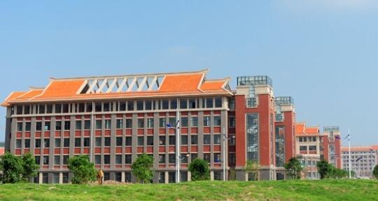 北部灣大學在哪里？北部灣大學濱海校區(qū)地址是多少？郵編是多少？