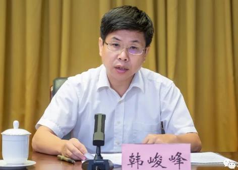 韓峻峰簡歷：桂林航天工業(yè)學院黨委書記韓峻峰，曾任北部灣大學黨委書記、校長，廣西機電技術學院院長